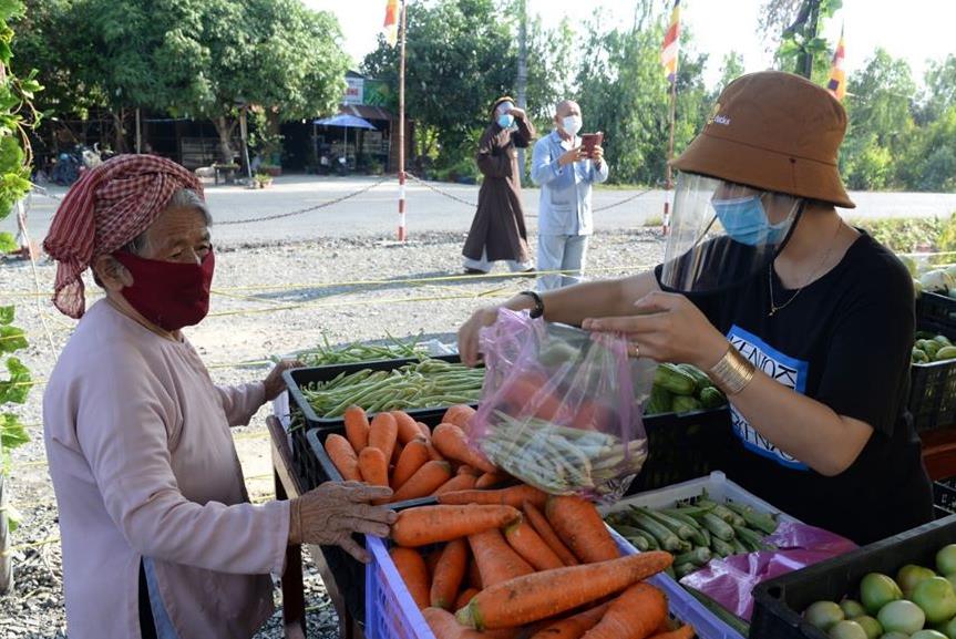  Quầy hàng 0 đồng cho người khó khăn tại huyện Tam Nông